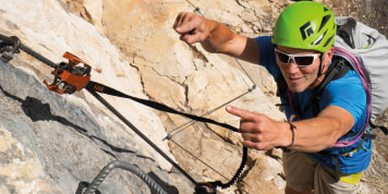 Klettersteigwissen: Wie bleibe ich mit dem Skylotec Rider Klettersteigset immer gesichert?