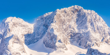 Skitourengeher stürzt im Dachstein-Massiv 300 Meter ab