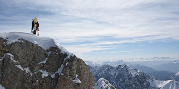Zugspitze: Gipfelkreuz strahlt wieder
