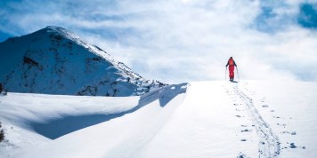 Jetzt anmelden für die ALPIN Tiefschneetage 2025: Lawinenprävention auf der Zugspitze