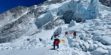 "Ein harter Kampf": Saisonstart am Mount Everest