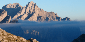 Fotowettbewerb "Berge im Nebel": Punktvergabe gestartet!