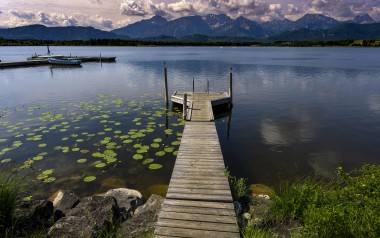 Von eiskalt bis kristallklar: Die 15 erfrischendsten Badeseen der Alpen