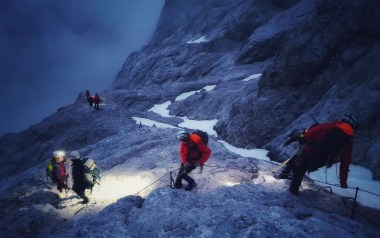 Warnung an der Zugspitze durch die Bergrettung Ehrwald