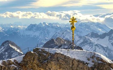 Rettungsaktion an der Zugspitze: Gipfelkreuz muss repariert werden