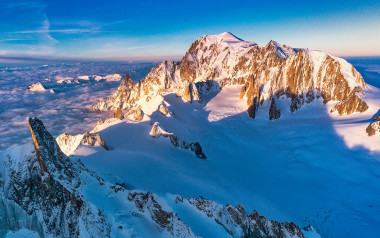 Der Mont Blanc bei Sonnenaufgang.