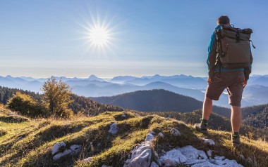 Herrliche Ausblicke: Wandern über die Alpen.