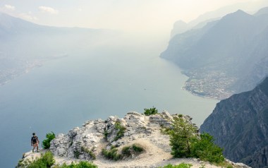 Panorama-Spot Punta Larici hoch über dem Gardasee 