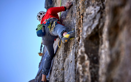Felsklettern: Tipps zu Vorstiegstaktik und Klettertechnik 