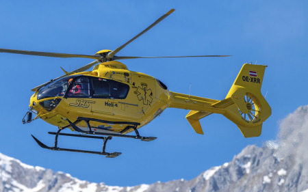 Rettungshelikopter im Einsatz (Symbolbild)