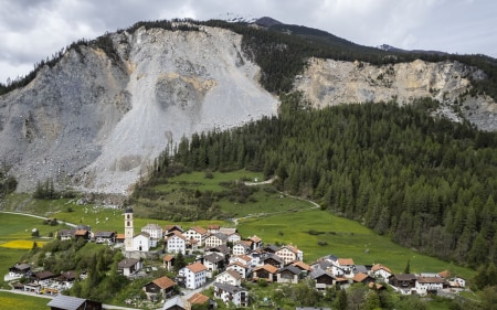 Schweizer Dorf akut von Felssturz bedroht 