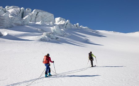Sicherheit auf Skihochtour: Was passiert bei einem Spaltensturz mit den Ski?