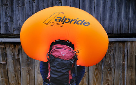 Darf ich meinen elektrischen Lawinen-Airbag im Flugzeug transportieren?