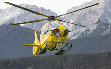 Rettungshelikopter im Einsatz (Symbolbild)