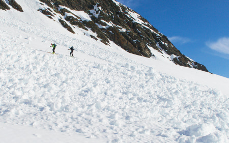 Lawinenunfall auf der Hoch Tirol: Skitourengeher verletzt