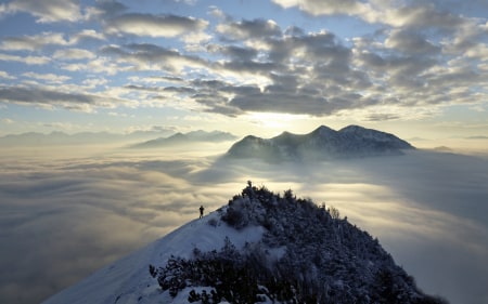 Die Hausberge im weißen Gewand 