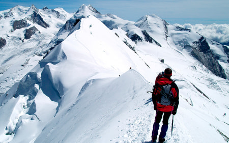Der Normalweg auf das Breithorn ist überlaufen, aber ideales Testgelände für Hochtourenanfänger. 