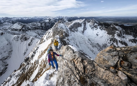 Sicher unterwegs am Berg: Mini-Klettersteigset für drahtseilgesicherte Stellen?