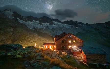 ALPIN-PICs im Juli: Die Siegerbilder des Fotowettbewerbs "Meine liebste Hütte"