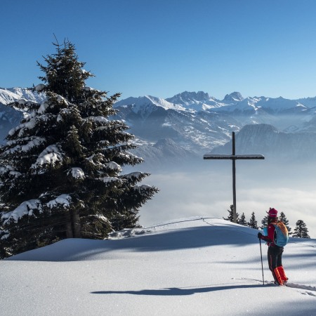 Die besten ALPIN-Tipps für Skitourengeher:innen: Ausrüstung, Bekleidung, Know How