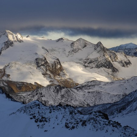 Die Fineilspitze bildet das Zentrum des Ötztaler Dreitausender-Gipfelmeeres. 