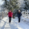 Wintergespräche am Dobratsch: Vertraute Harmonie unter schneebedeckten Gipfeln"