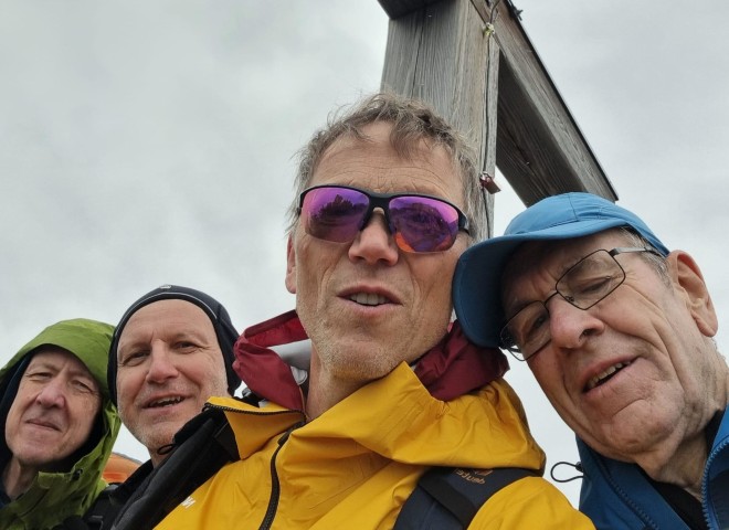 <p>Die Crew am Gipfel der Kühgundspitze.</p>