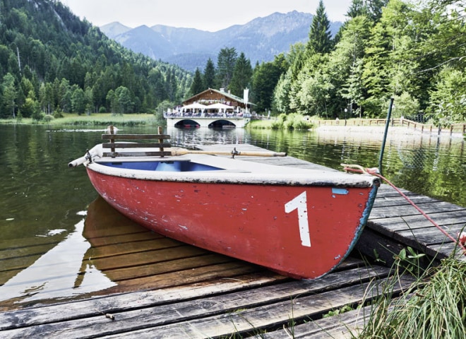 <p>An der kleinen Badeanstalt am Pflegersee gibt es auch Leihbötchen.</p>