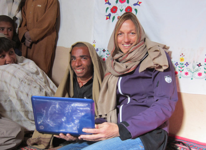 <p>Für die Humanitäre Hilfe der Schweiz reist Billi in Krisengebiete rund um die Welt. Hier ist sie in Pakistan.</p>