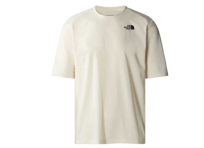 <p>Einige Textilien haben einen hohen UV-Schutz. So schützt beispielsweise das Shadow T-Shirt von The North Face mit UV-Schutz 40+ im Gewebe die Haut im Gebirge. </p>