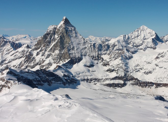 <p>Berühmte Nachbarschaft: Dent Blanche (rechts) und Matterhorn (links).</p>