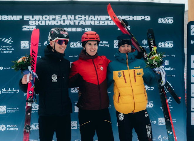 <p>Finn Hösch (links im Bild) gewinnt Silber in der U23.</p>