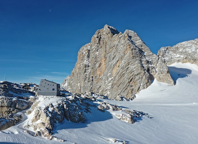 <p>12. Die Seethalerhütte am Dachstein, ÖAV</p>