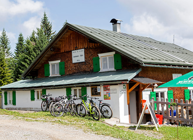 <p>14. Die Lustenauer Hütte im Bregenzerwald, ÖAV</p>