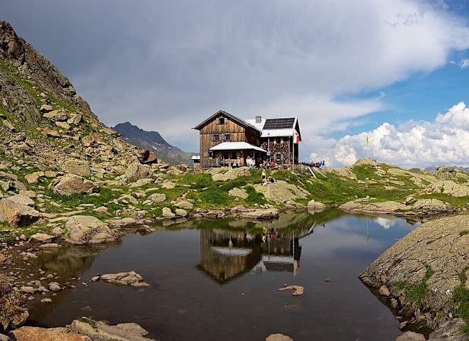 <p>6. Die Bremer Hütte im Gschnitztal, DAV</p>