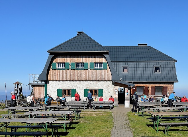<p>13. Das Hochleckenhaus im Höllengebirge, ÖAV</p>