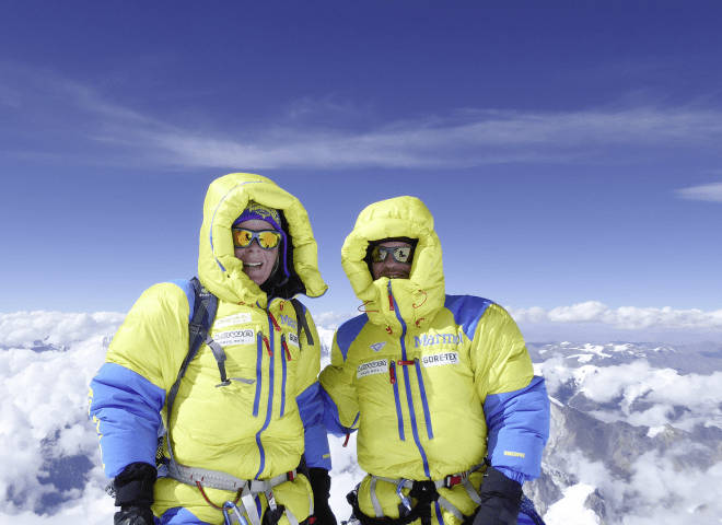 <p>Alix und Luis am Gipfel des Manaslu  2017.</p>