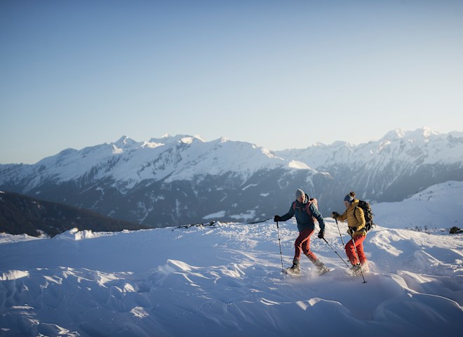 <p>Winter- und Schneeschuhwandern mit Aussicht: Ratschings lädt auch neben der Piste zu sportlichen Aktionen.</p>