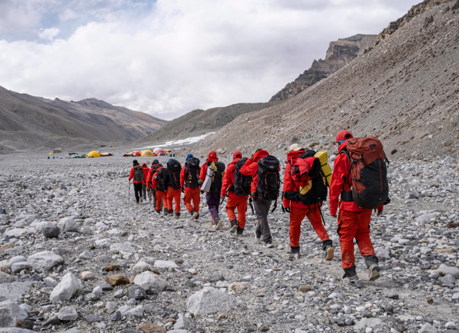 <p>Bergsteiger auf dem Weg ins Everest Base Camp.</p>