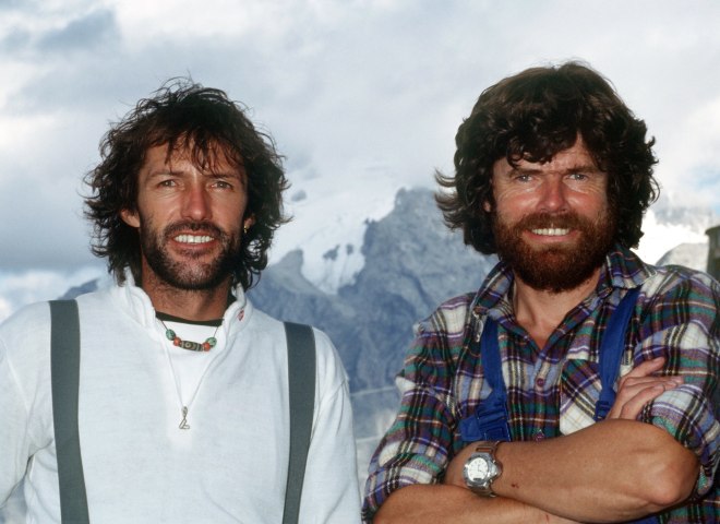 <p>Hans Kammerlander und Reinhold Messner stehen im September 1991 während der Expedition "Rund um Südtirol" vor dem Ortler. </p>