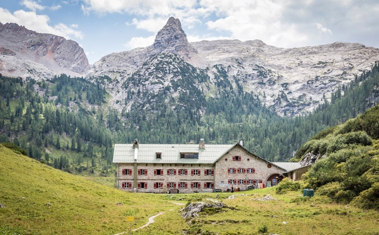 Das Kärlingerhaus: Die größte Berghütte in den Berchtesgadener Alpen