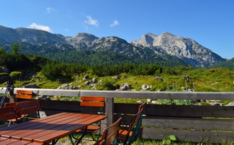 Auf der Terrasse der Neuen Traunsteiner Hütte