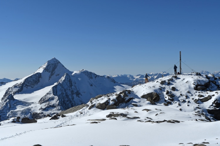 Am Gipfel der Weißseespitze mit Blick zur Weißkugel.