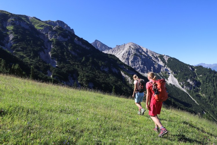 Oberhalb der Bergbahn Rosshütte: Zustieg zum Seefelder Panorama Klettersteig