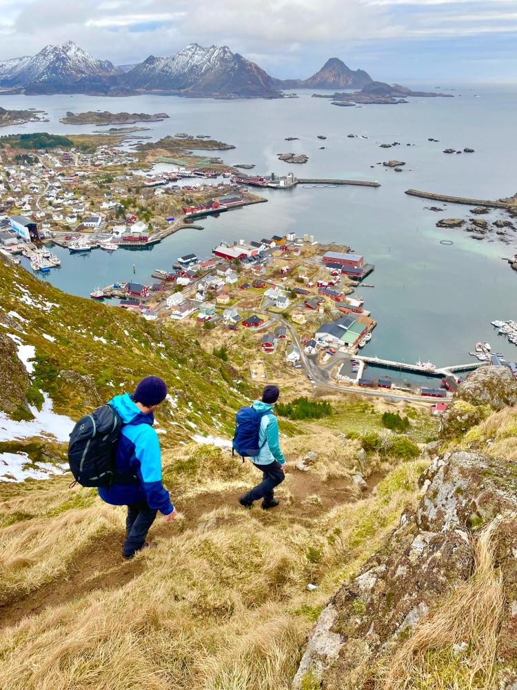 Wanderung auf den Nonstinden: Steiler Abstieg zurück nach Ballstad