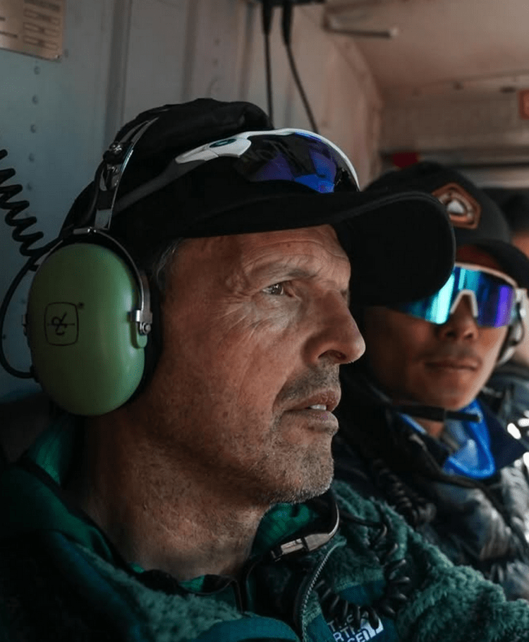 <p>Erfahrener Pilot: Moro ist auch für sein Engagement als Hubschrauber-Pilot bekannt.</p>