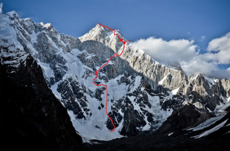 <p>2700 Meter Hoch: Die Südwestwand des Kunyang Chhish Ost. (Foto: TNF).</p>