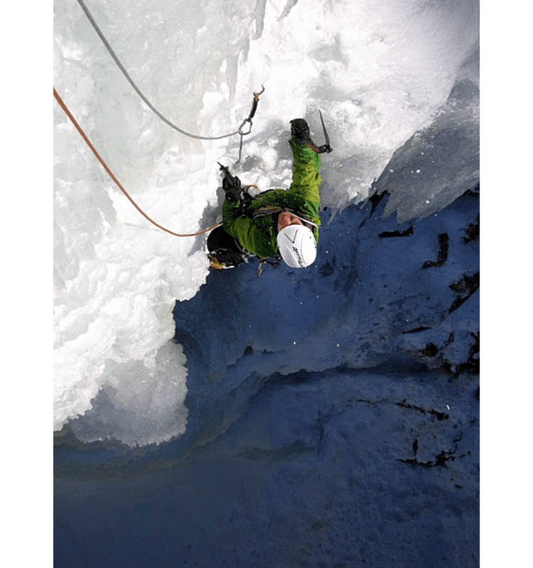 Extrem steil: Benni Falbesoner arbeitet sich nach oben (Foto: Hansjörg Mair)