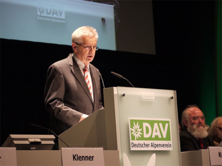 Am Rednerpult: Präsident Josef Klenner (Foto: DAV)
