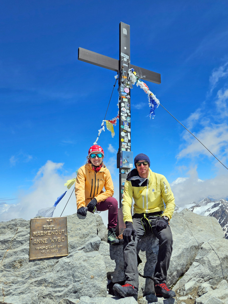 <p>Strahlend: Lubika und Bertl am Gipfel des Wilden Freigers (3.418 m).</p>